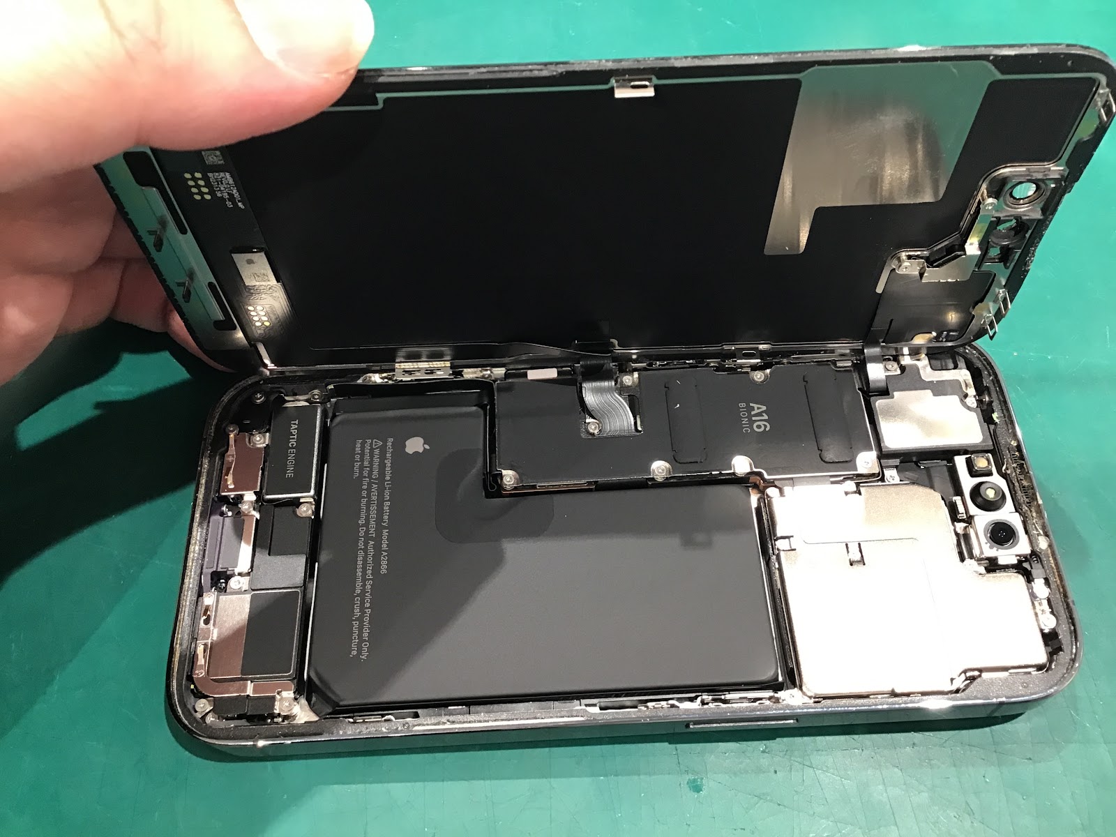 iPhone14Proの画面交換を承りました！【スマホ修理工房丸井錦糸町店】